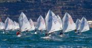 Las promesas de la vela navegan en el Abra en la Regata OptiGetxo 