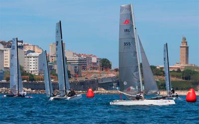 Lopez y Doreste del Náutico de Barcelona mandan en la Copa de España de catamaranes