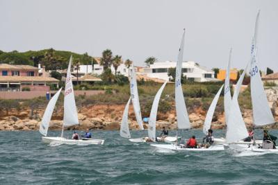 Los motrileños Ángel Ballesteros y Sonia Hidalgo, primeros del autonómico, con los canarios Gustavo y Rafael del Castillo en cabeza del IV Trofeo Aniversario Flota Snipe Cádiz Los motrileños Ángel Ballesteros y Sonia Hidalgo, primeros del autonómico, con los canarios Gustavo y Rafael del Castillo en cabeza del IV Trofeo Aniversario Flota Snipe Cádiz