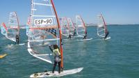 Los windsurfistas y los Óptimist, protagonistas en Burriana