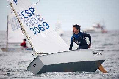 Miguel Rodríguez (CM Canido) y Pepa Bermúdez de Castro (RCN La Coruña) vencedores del Trofeo Vithas de Optimist