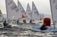 Pep Cazador (ILCA7) y la doble subcampeona del mundo Benedetta Di Salle (470 Mixto), primeros líderes de la 45ª Christmas Race