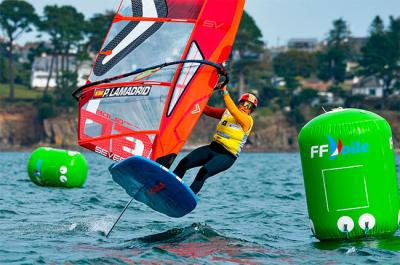 Pilar Lamadrid finaliza quinta en el mundial de iQFoil