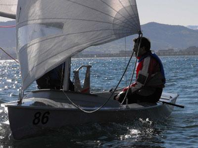 Triunfo del Chiqui IV en las dos tiradas del trofeo en liza para la clase Snipe santanderina.