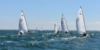 Vicente Climent aguanta el liderato de la 22º Liga de Patín a Vela tras el segundo asalto