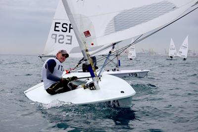 Viento inestable en el segundo día del mundial ILCA Masters