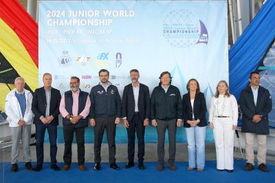 Vilagarcía epicentro de la vela mundial juvenil con la celebración del Junior World Championship