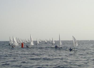 Víctor Albert comanda el Campeonato de España de la Clase Internacional Láser 4.7