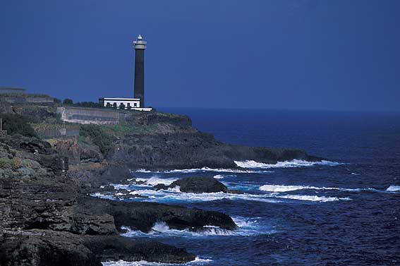 Norte de la isla. Faro de Pta. Cumplida.