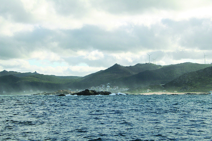 Arrecife de Punta Percebeira y piedra Carballosa