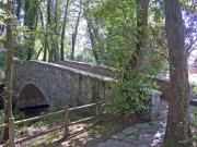 Puente medieval cercano a Miño