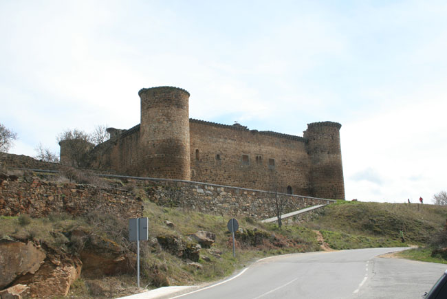 Castillo en la ribera del Tormes