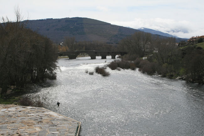 Puente Románico y nieve en Gredos