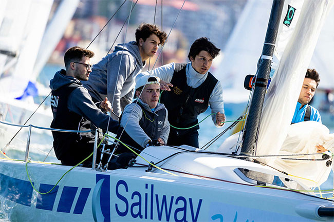 2023-02-10-Sailway-Academy,-el-J70-de-los-canteranos-con-el-ourensano-Alejandro-Pérez-Canal-a-la-caña-(Foto-María-Muiña)