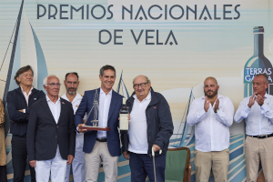 Fernando Echávarri recibiendo el premio a la trayectoria deportiva - Foto Lalo R Villar