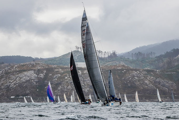 Flota-del-Trofeo-Conde-de-Gondomar-nada-más-salir-de-Baiona----Foto-©-Rosana-Calvo