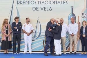 Fonseca Moretón emocionado tras recibir su pin de oro - Foto Lalo R Villar