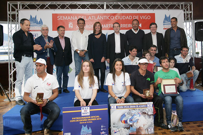 Foto-de-familia-autoridades-y-campeones