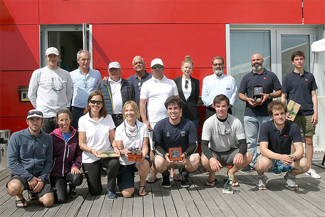 Foto-familia-premiados-(medios)