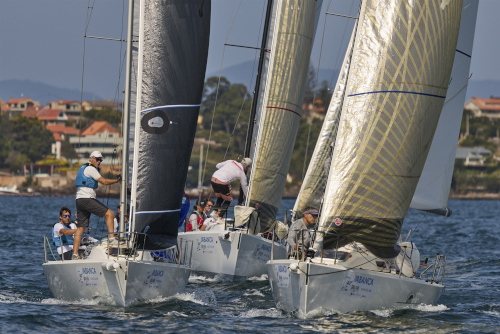 La flota de J80 durante una de las pruebas disputadas este viernes © Lalo R Villar