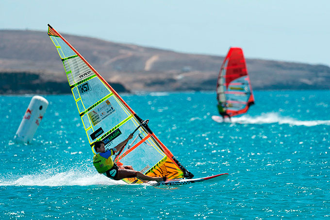 RedBullTarifa2_windsurfer