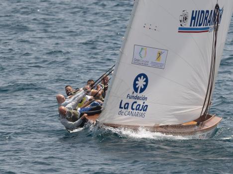 tripulacion-a-la-banda-vela-latina-canaria-botes-aguas-de-teror