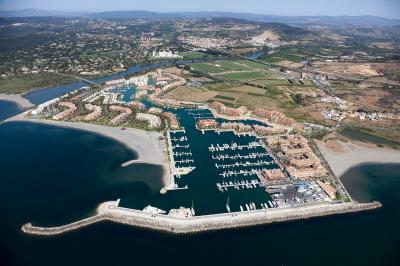 Puerto Sotogrande se sitúa como la quinta marina de España y la primera de Andalucía por número de amarres