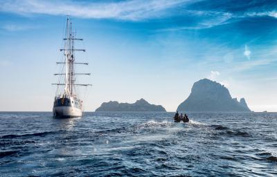 Arranca en València la travesía de los ganadores del concurso “Navegantes por la Historia” a bordo del buque escuela Cervantes Saavedra