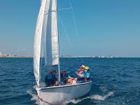 El Club Nàutic Cambrils apuesta por la vela accesible con la adquisición de una nueva embarcación gracias al apoyo del GAL