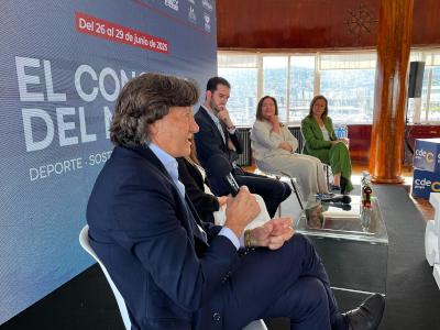 La Xunta ensalza los clubes náuticos gallegos como dinamizadores de actividades como la vela, el piragüismo, el remo, la natación, el surf o la pesca La Xunta ensalza los clubes náuticos gallegos como dinamizadores de actividades como la vela, el piragüismo, el remo, la natación, el surf o la pesca