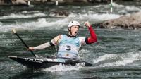 Oier Díaz consigue un oro histórico en Foix y firma un triplete de medallas en el mundial de Slalom
