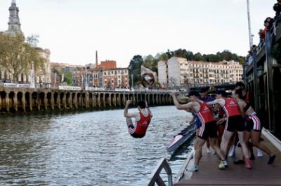 Deusto se impone en la 44ª Regata Ingenieros-Deusto en una ría de Bilbao volcada con la tradición 