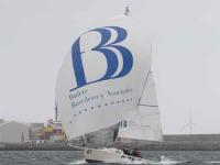 La tripulación del ‘Bufete Barrilero y Asociados’ sigue líder en J-80 en Getxo