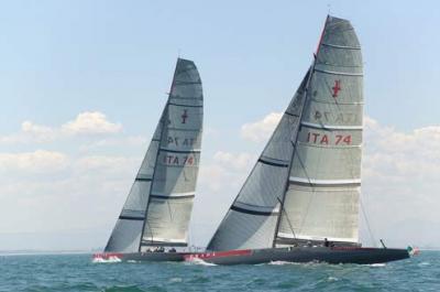LUNA ROSSA, PRIMERO EN ENTRENAR EN LAS AGUAS DE VALENCIA