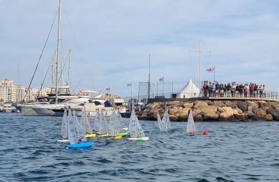 Campeonato de Andalucía de Vela Radio Control  José Valverde recupera el título andaluz en aguas almerienses.   
