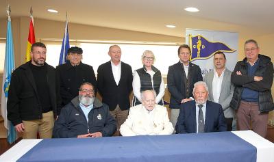 La Real Federación Gallega de Vela otorga a Ramiro Carregal Rey la Medalla de Oro