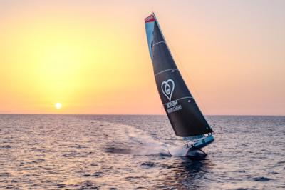 Biotherm con Carlos Manera a bordo lidera la recta final de The Ocean Race Europe hacia Boka Bay en Montenegro