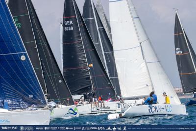Cerca de 40 barcos se dan cita en el Trofeo UPV de Vela en aguas del Real Club Náutico de Valencia Cerca de 40 barcos se dan cita en el Trofeo UPV de Vela en aguas del Real Club Náutico de Valencia