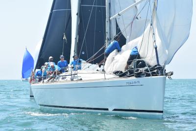 El ‘Balboa’ del CN Sevilla gana la 24ª Regata Proyecto Hombre en la bahía de Cádiz
