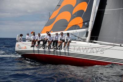 La Atlantis Cup navega hacia a la ciudad de Horta