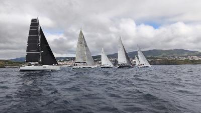 La flota de la Atlantis Cup navega rumbo a la Graciosa La flota de la Atlantis Cup navega rumbo a la Graciosa