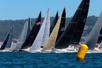 La Mar de Maeloc Rías Baixas con todo por decidir y la clasificación en un pañuelo en el Ecuador de la regata