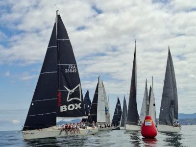 La Regata Cantábrica- VI Trofeo Aproches comenzó con poco viento en aguas del Abra con destino a Gijón La Regata Cantábrica- VI Trofeo Aproches comenzó con poco viento en aguas del Abra con destino a Gijón