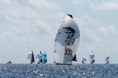 La regata que estrecha los vínculos entre las Fuerzas Armadas y la náutica civil