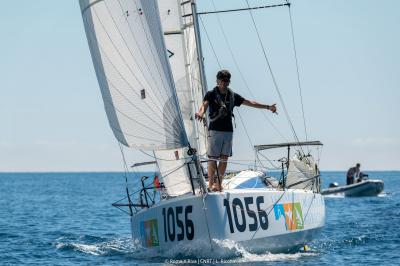 Alonso Pérez culmina en solitario las 2.600 millas de la Mini Atlantique con solo 19 años