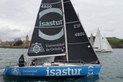 El Universidad de Oviedo-Grupo Isastur, vencedor de la travesía en solitario y a dos