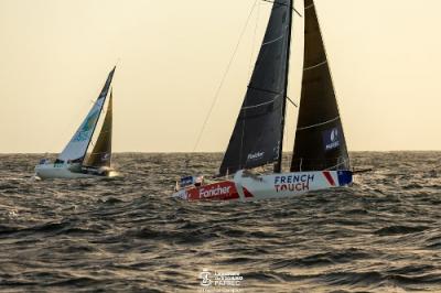 La flota Solitaire viró esta noche Finisterre y navegan al Este. En cabeza Alexis Loison