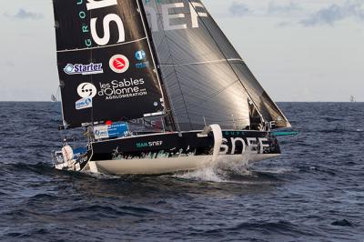 La Solitaire du Figaro. Xavier Macaire, encabeza la flota de solitarios