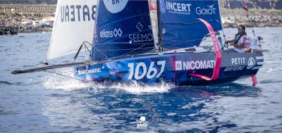 Mini Transat, la flota gana oeste empujada por los alisios