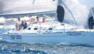 Ziralla Primero (Sanxenxo), Salaño Dos (Vigo) y Smaku (Bouzas) los favoritos en Portonovo en A2 